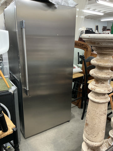 Fridgidaire Professional 19 cu ft Single Door Refrigerator FPRU19F8WFD , 33”Wx27”Dx72.5”H