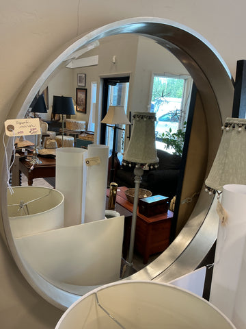 Round mirror