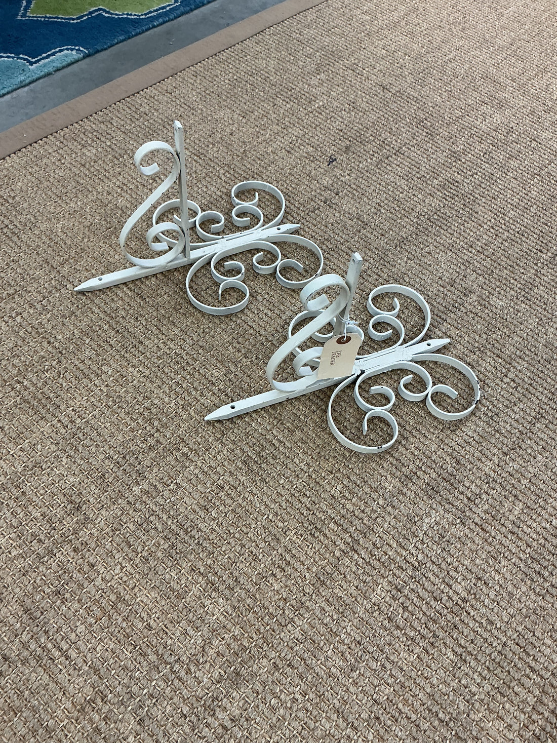 Iron Bracket Pair - White