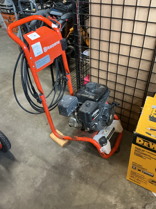Husqvarna PW3200 Gas Powered 2.7 Pressure Washer NO WHEELS