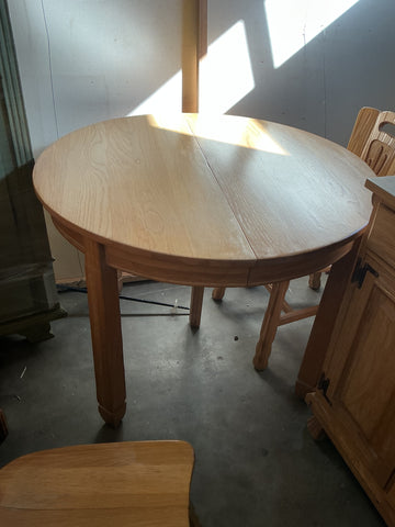 Brandt Ranch Oak Round Ext Table with 6 Chairs