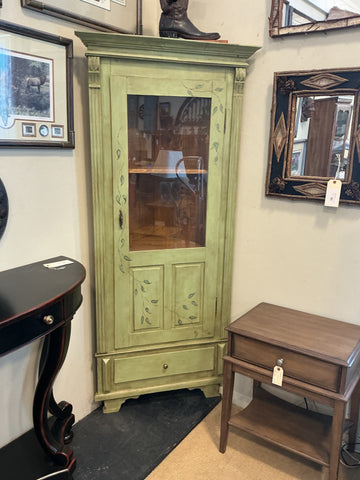Green Hutch Shelves with Leaves