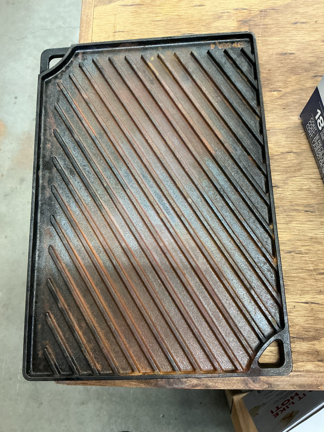 Lodge Pre-Seasoned Cast Iron Reversible Grill and Griddle 12" x 17" USED