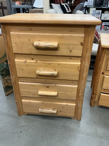 Pine 4 Drawer Dresser 33'W x 20"D x 44.5"H