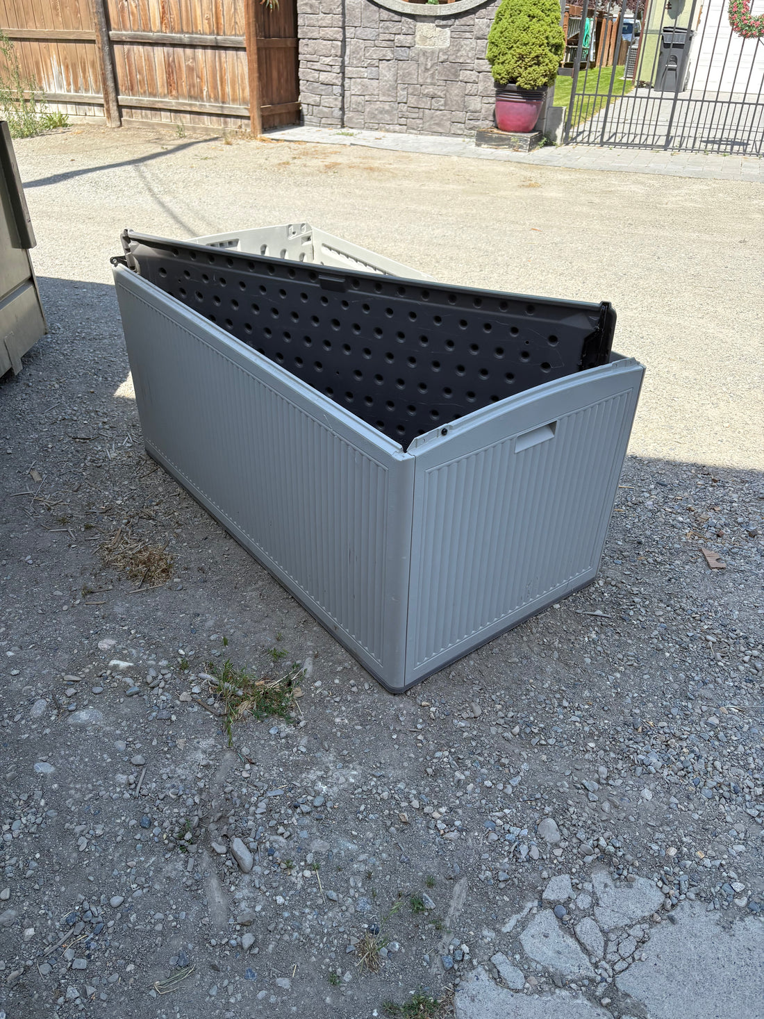 Suncast Deck Box - Lid hinges need screwed in