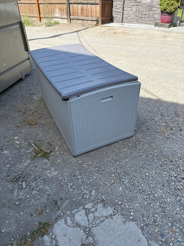 Suncast Deck Box - Lid hinges need screwed in
