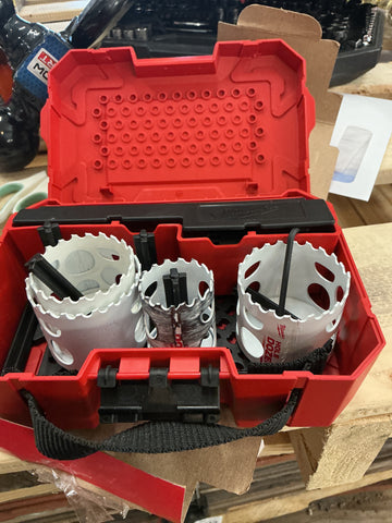 Milwaukee Used 8 pc hole dozer bi-metal hole saw kit