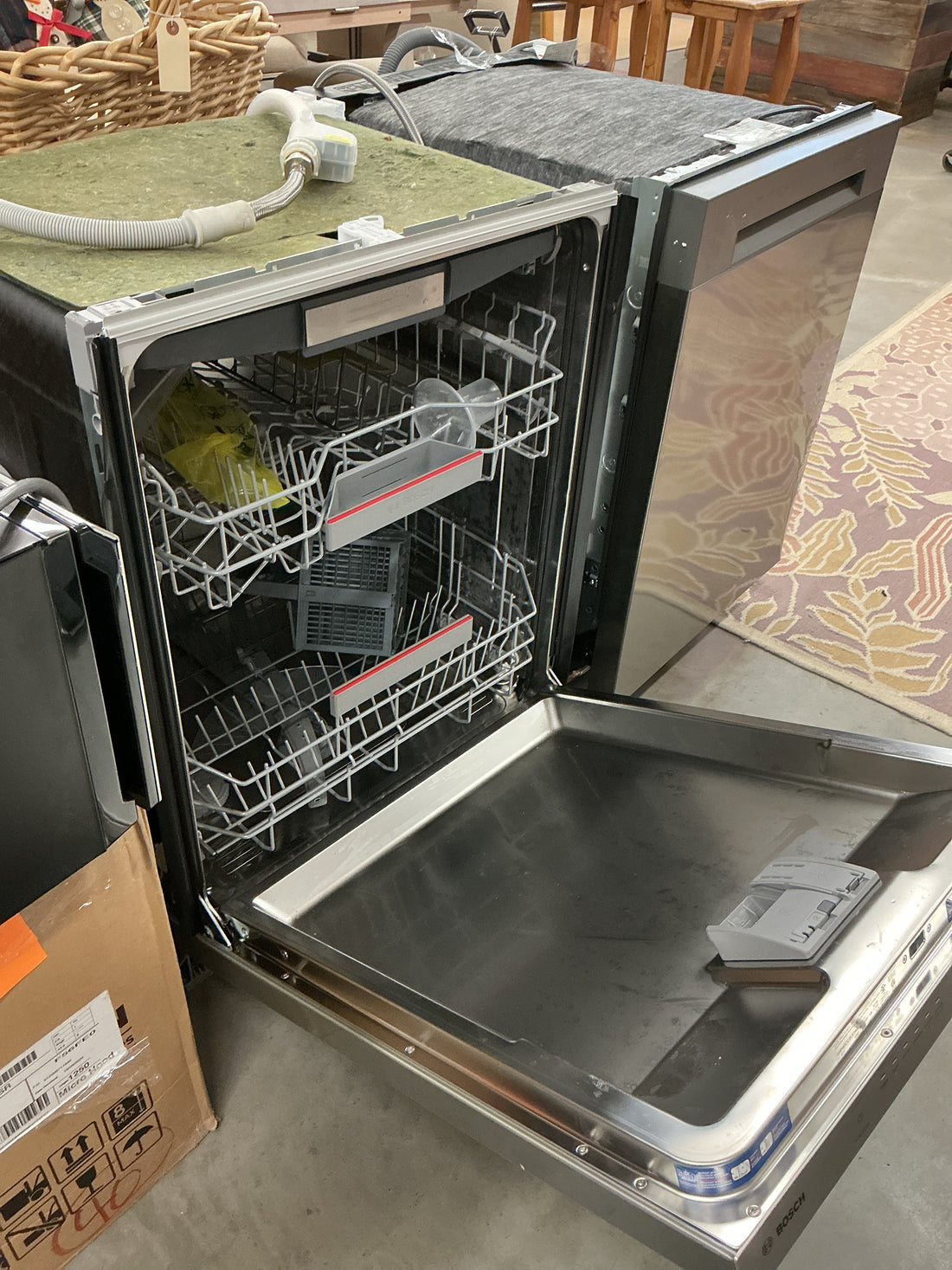 Bosch 500 Series 24” Dishwasher SHP65CC5UC/48