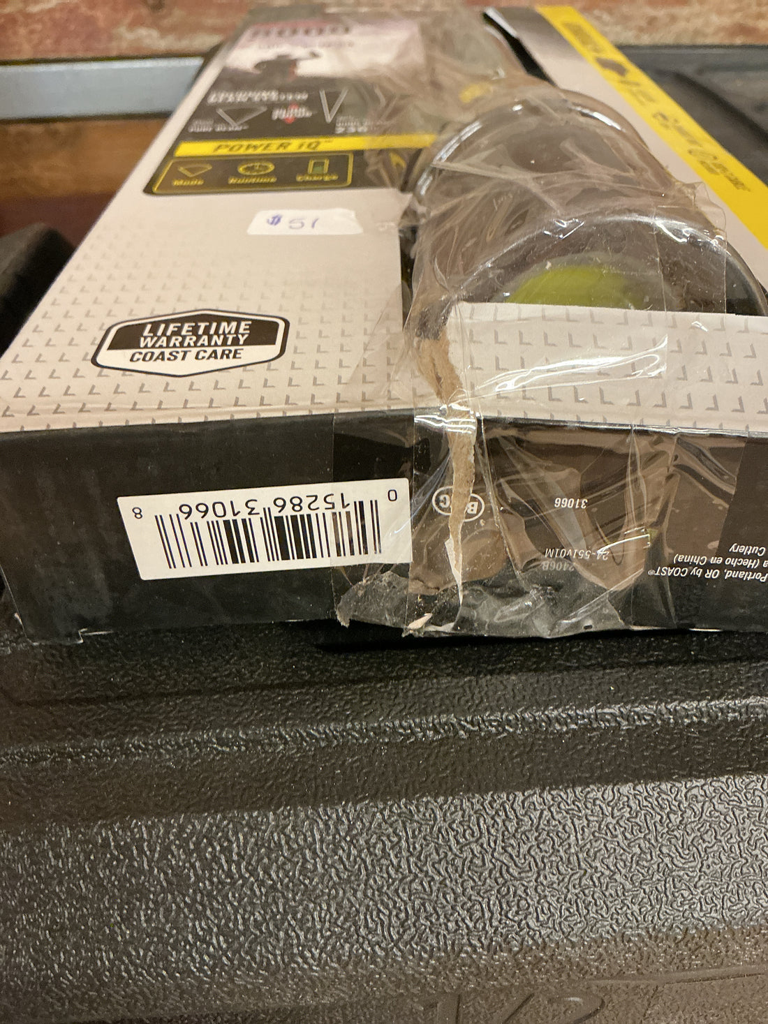 Coast 8000 lumens flashlight