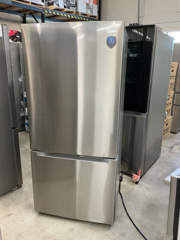 Midea 18.7 cu ft Garage ready Bottom Freezer Refrigerator MRB19B7AST , 29”Wx30.5”Dx69.25”H