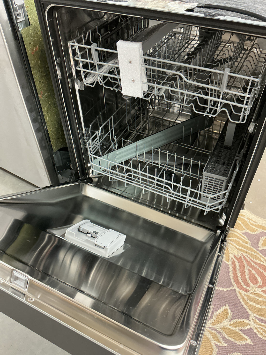 LG 24” Front Control Dishwasher LoDecibel LDFC2423V