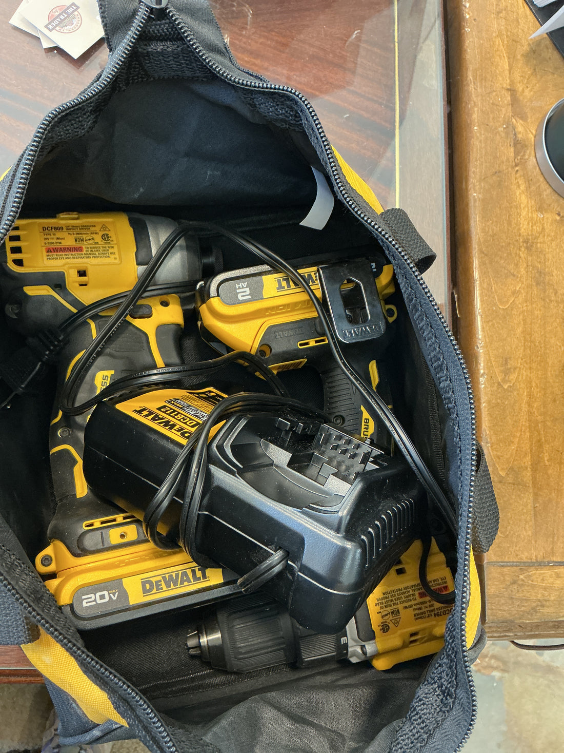 Dewalt atomic 20 volt cordless combo kit, 2 batteries and charger