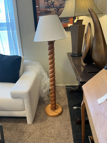 Lamp with twist base