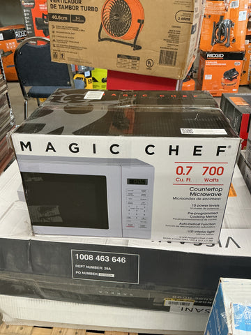 Magic Chef .07 cu ft 700 Watts Microwave HMM770W3