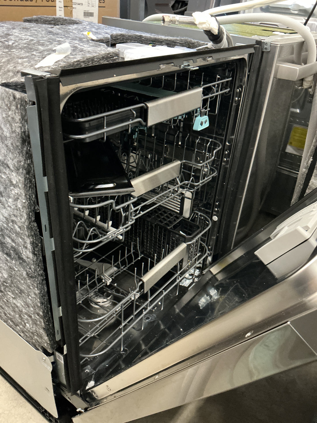 Samsung Bespoke Smart Dishwasher with AI Wash & 3rd Rack Washing System DW90F89T0USR