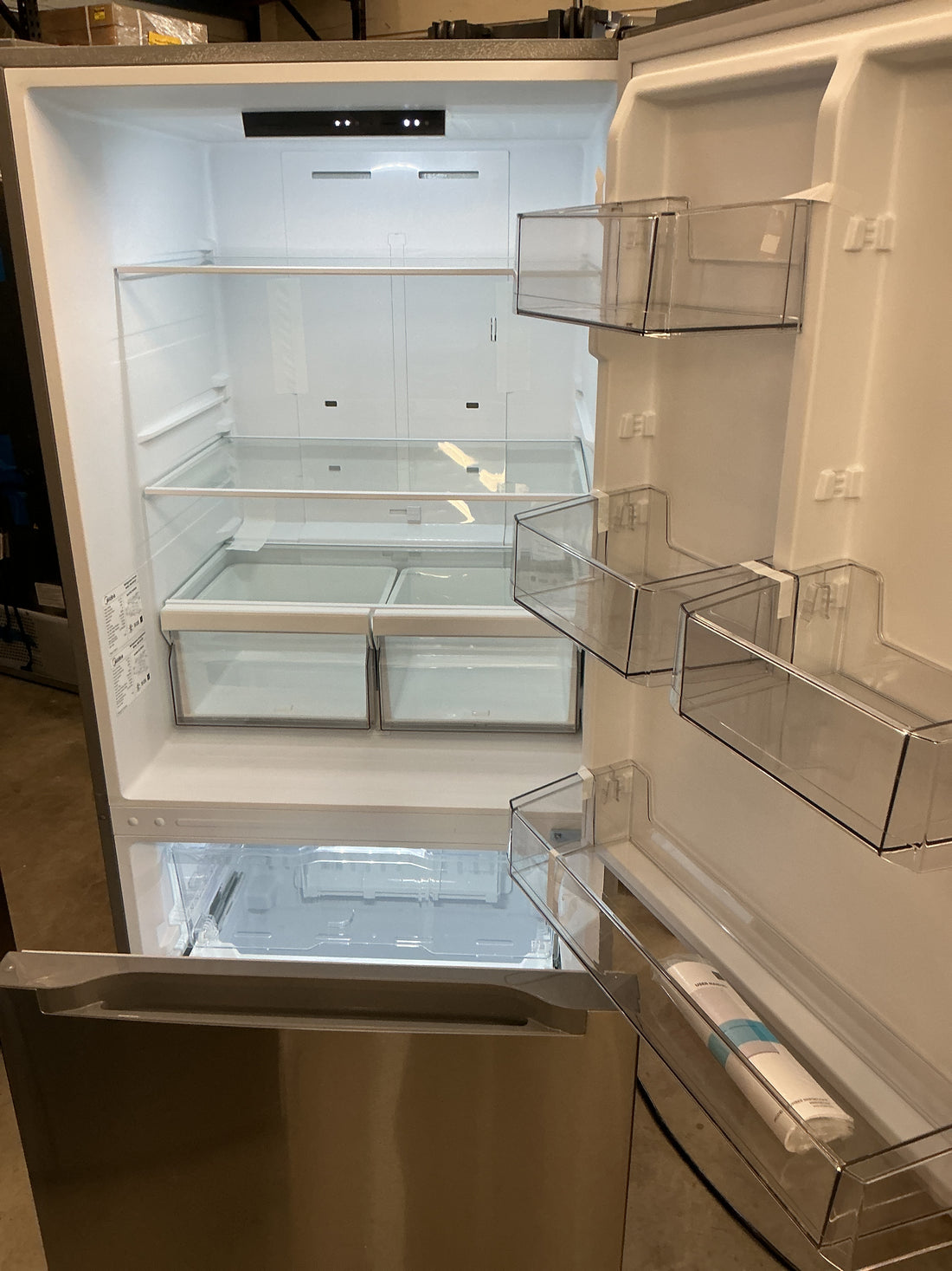 Midea 18.7 cu ft Garage ready Bottom Freezer Refrigerator MRB19B7AST , 29”Wx30.5”Dx69.25”H