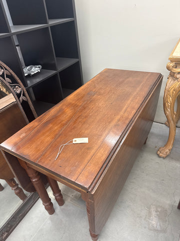 Gateleg table
